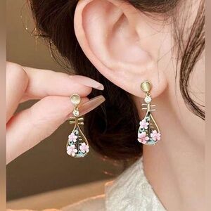 2/$30🌵 Gold Medieval String Instrument Oud Floral Earrings Fairy Boho Gift NEW